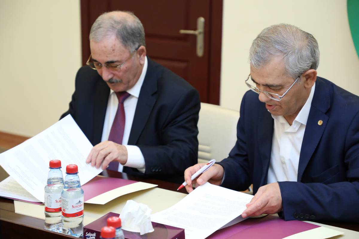 The agreement was signed between the Institute of Soil Science and Agrochemistry and Khazar University.