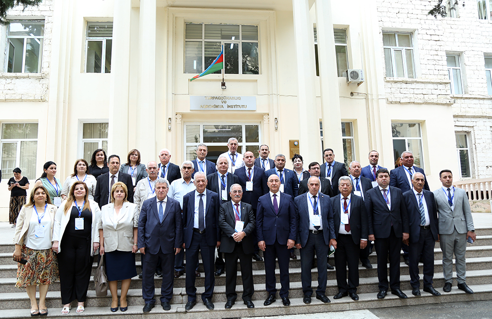 Şərqi Zəngəzur və Qarabağın torpaq və su resursları müzakirə olundu – Torpaqşünaslıq və Aqrokimya İnstitutunda elmi-praktiki konfrans keçirilib
