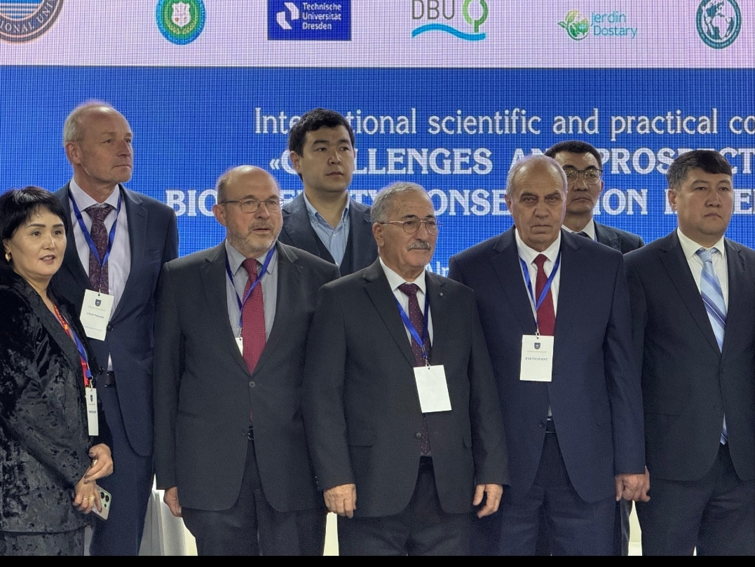 Azərbaycan alimləri Qazaxıstan Respublikasının Əl-Fərabi adına Qazax Milli Universitetində beynəlxalq ekoloji konfransda iştirak edib